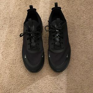 Women Black Nike Shoes